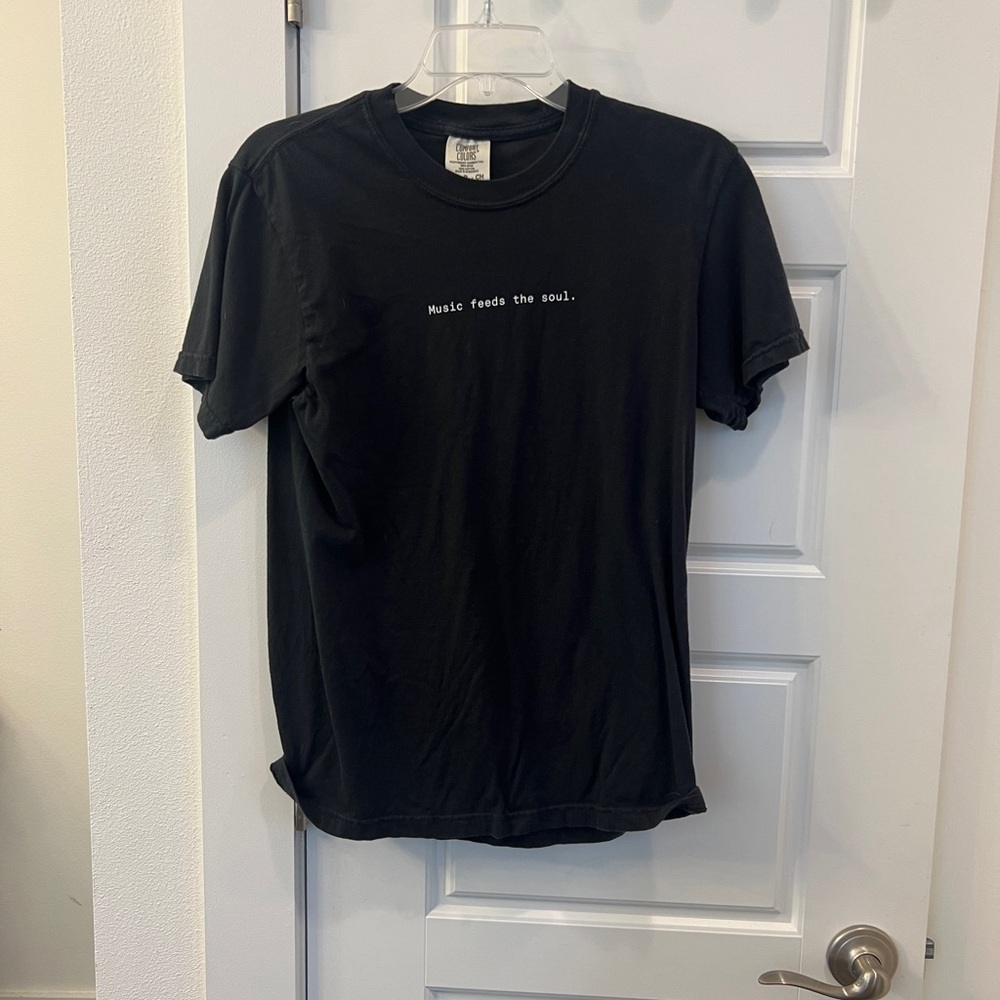 The Concourse Project Black Graphic T-Shirt size small women’s